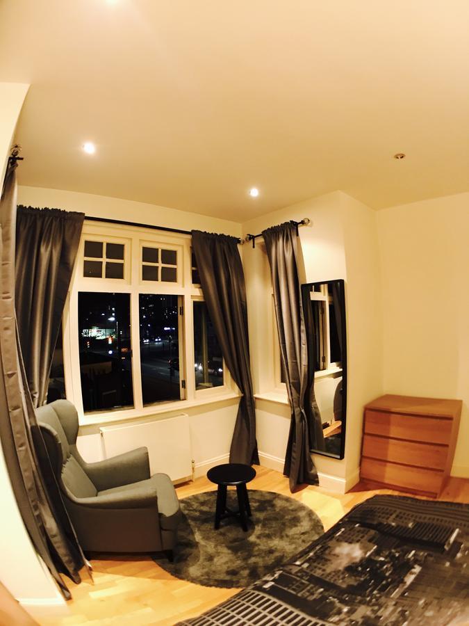 361 Queenstown Road * Londra